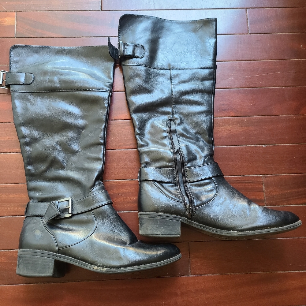 Black leather boots size 8.5